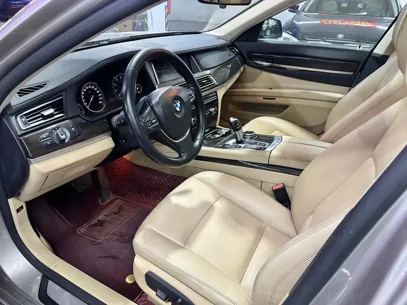 BMW 7 Series 2013 730Li Leading Edition — миниатюра 13