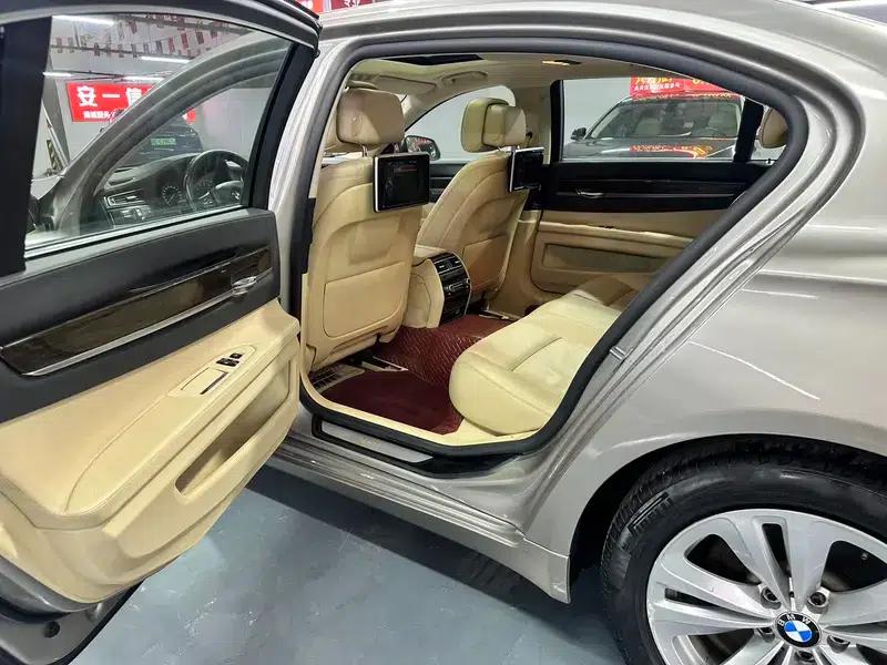 BMW 7 Series 2013 730Li Leading Edition — миниатюра 14