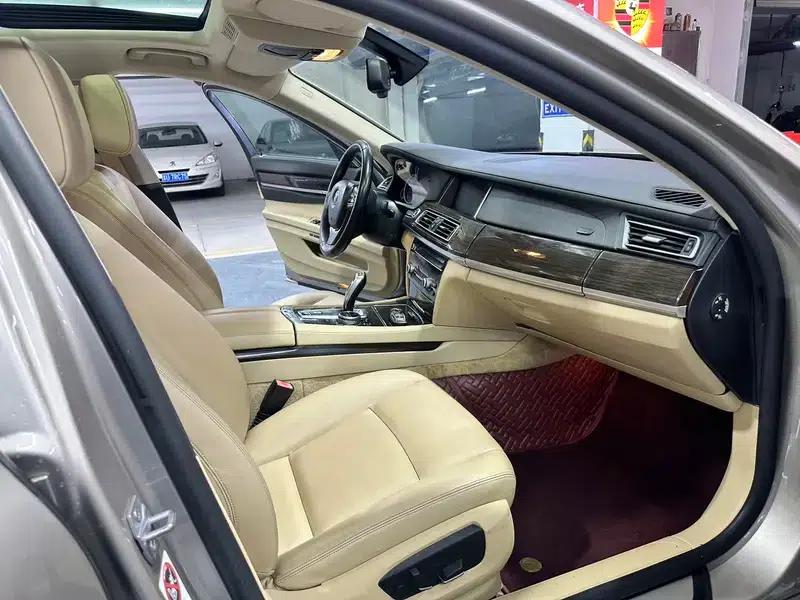 BMW 7 Series 2013 730Li Leading Edition — миниатюра 8