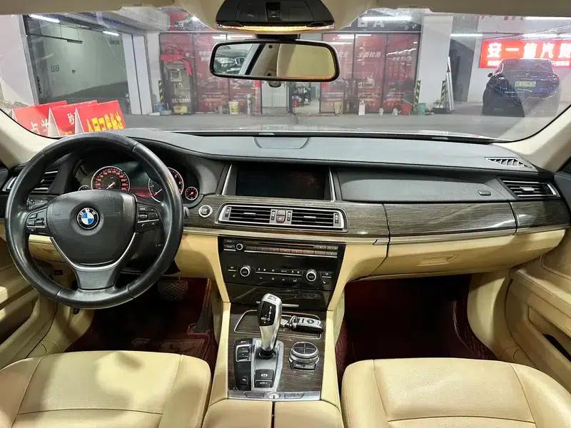 BMW 7 Series 2013 730Li Leading Edition — миниатюра 10