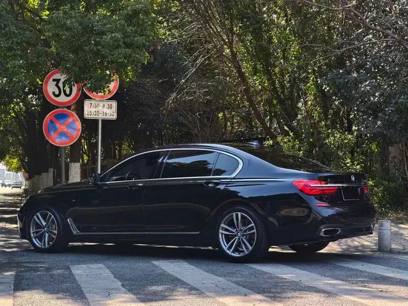 2018 BMW 7 Series 740Li Leading Edition M Sport Package — миниатюра 3