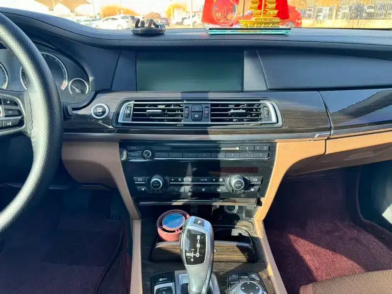 BMW 7 Series 2009 740Li Leading Edition — миниатюра 16