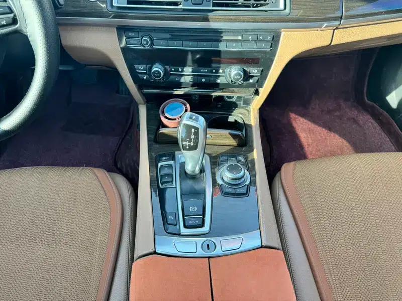BMW 7 Series 2009 740Li Leading Edition — миниатюра 19