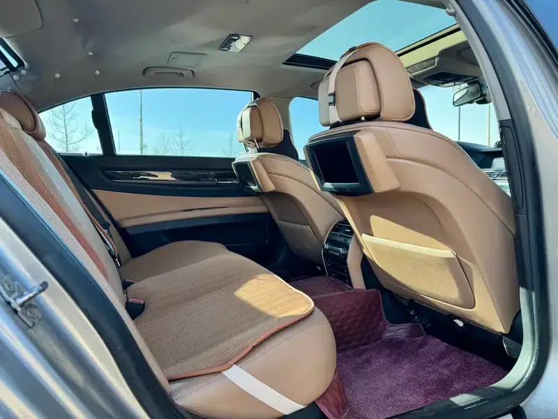 BMW 7 Series 2009 740Li Leading Edition — миниатюра 25