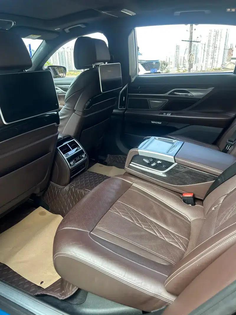 2018 BMW 7 Series 740Li Leading Edition M Sport Package — миниатюра 9