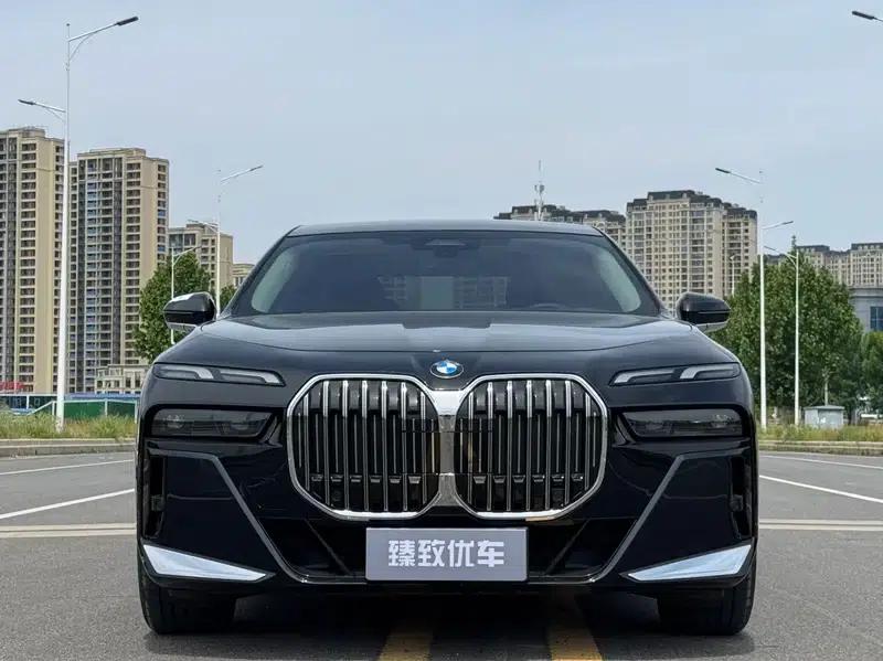 2023 BMW 7 Series 735Li M Sport Package — миниатюра 2