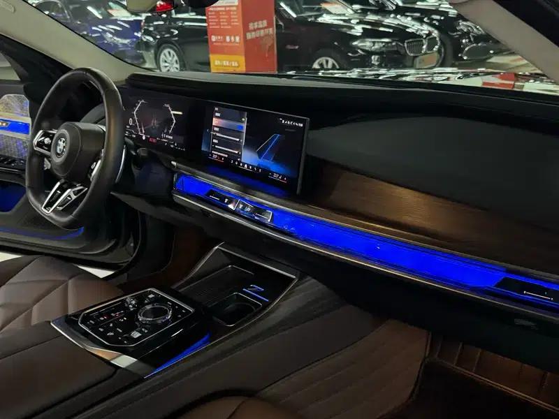 2023 BMW 7 Series 735Li M Sport Package — миниатюра 12