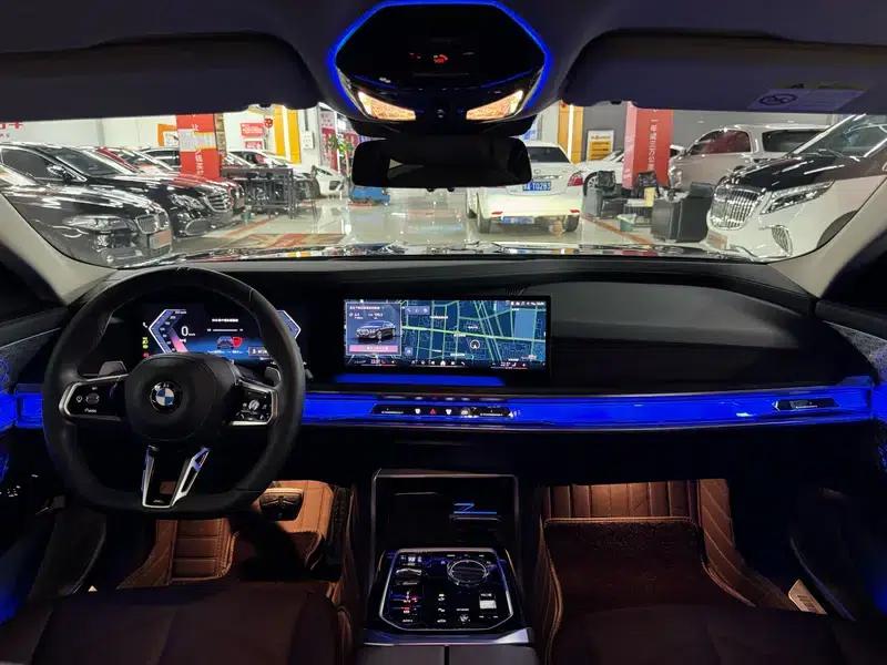 2023 BMW 7 Series 735Li M Sport Package — миниатюра 15