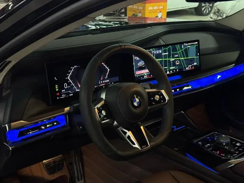 2023 BMW 7 Series 735Li M Sport Package — миниатюра 18
