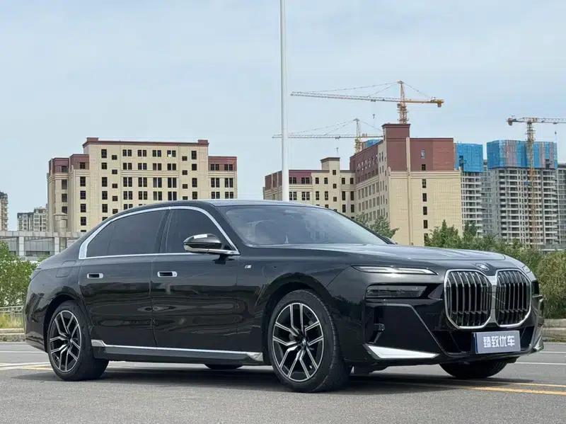 2023 BMW 7 Series 735Li M Sport Package — миниатюра 3