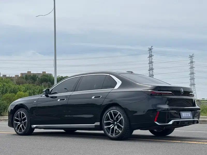 2023 BMW 7 Series 735Li M Sport Package — миниатюра 5
