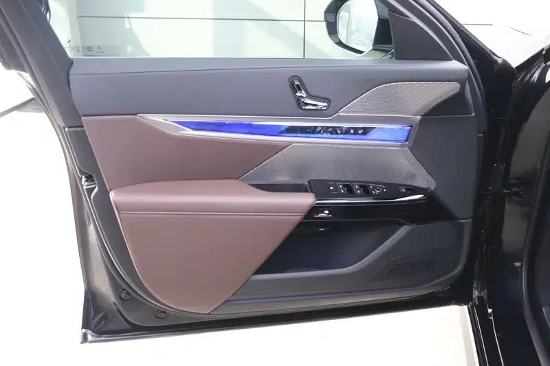2023 BMW 7 Series 735Li M Sport Package — миниатюра 12