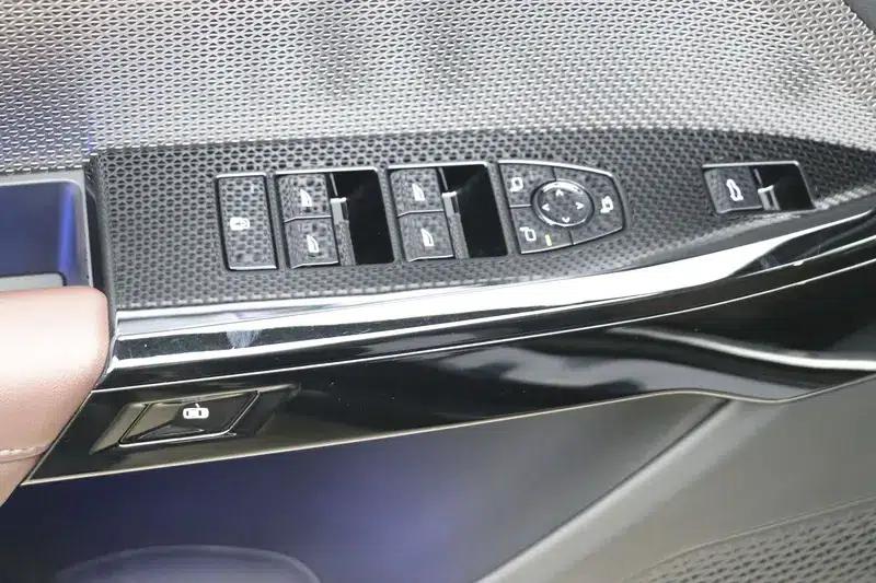 2023 BMW 7 Series 735Li M Sport Package — миниатюра 13