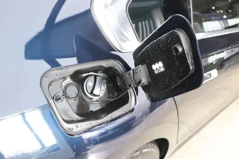2023 BMW 7 Series 735Li M Sport Package — миниатюра 16