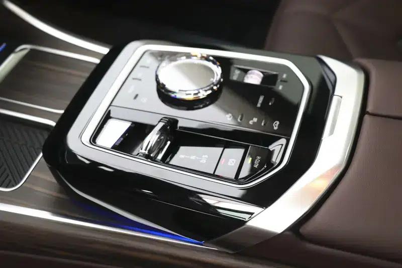 2023 BMW 7 Series 735Li M Sport Package — миниатюра 20