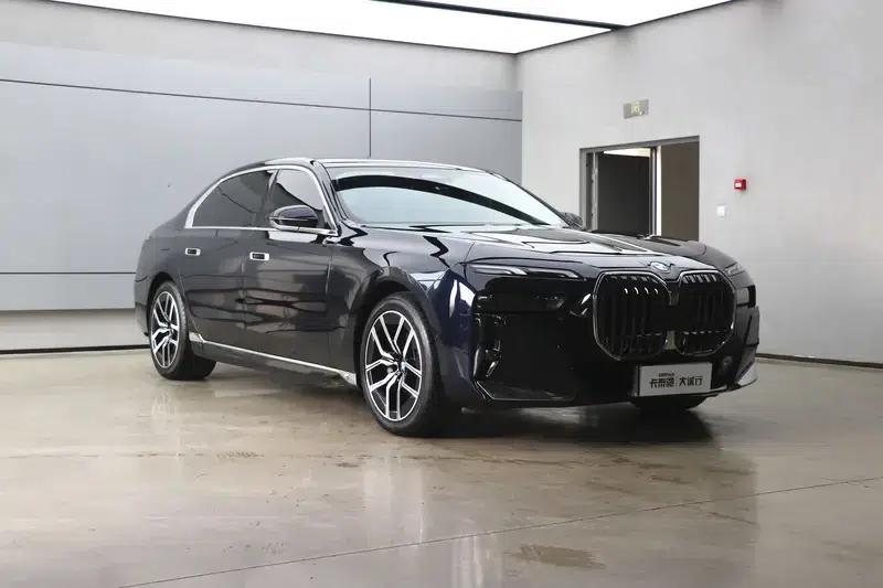 2023 BMW 7 Series 735Li M Sport Package — миниатюра 3