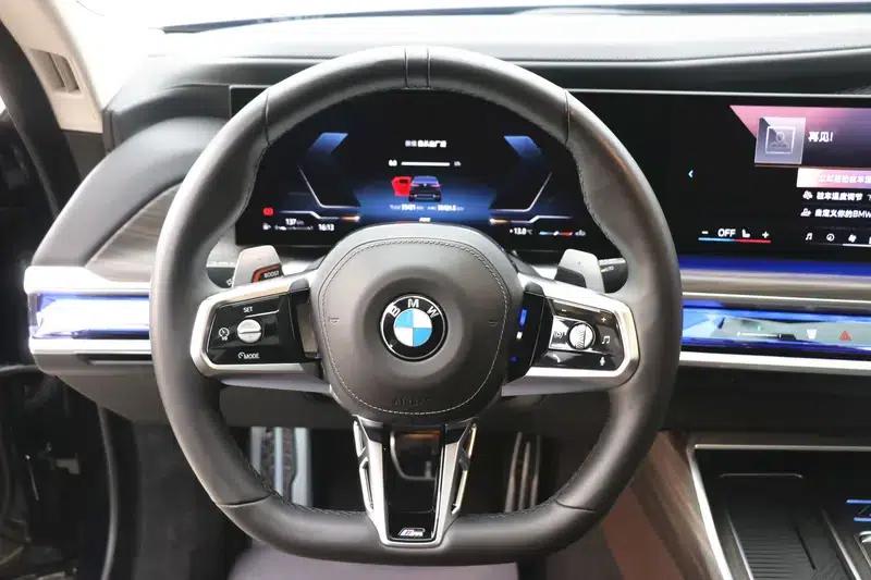2023 BMW 7 Series 735Li M Sport Package — миниатюра 23