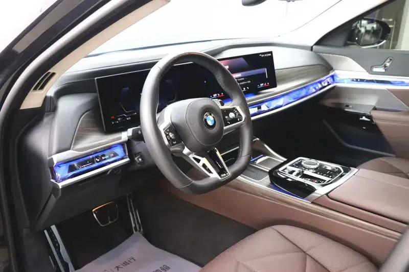 2023 BMW 7 Series 735Li M Sport Package — миниатюра 25