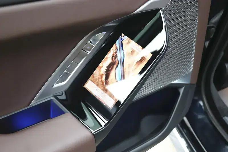 2023 BMW 7 Series 735Li M Sport Package — миниатюра 28