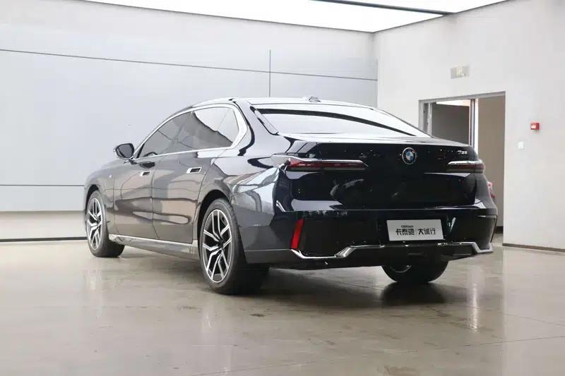 2023 BMW 7 Series 735Li M Sport Package — миниатюра 4