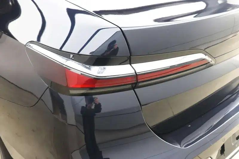 2023 BMW 7 Series 735Li M Sport Package — миниатюра 8