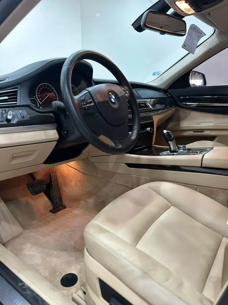 2011 BMW 7 Series 730Li Elegant Edition — миниатюра 8