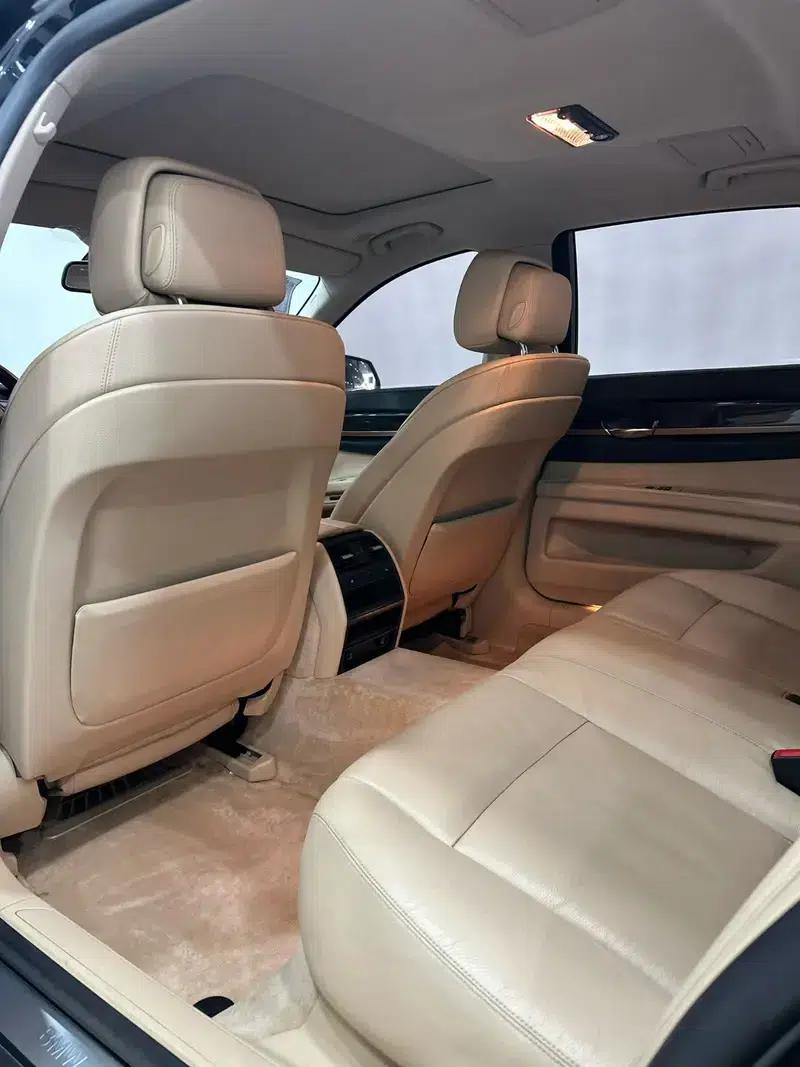 2011 BMW 7 Series 730Li Elegant Edition — миниатюра 9