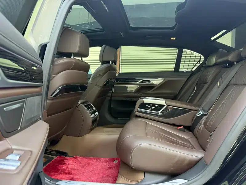 2021 BMW 7 Series 730Li M Sport Package — миниатюра 11