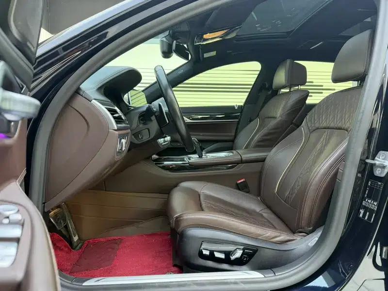 2021 BMW 7 Series 730Li M Sport Package — миниатюра 10