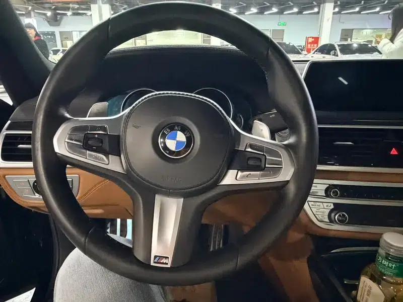 2018 BMW 7 Series 730Li Leading Edition M Sport Package — миниатюра 11