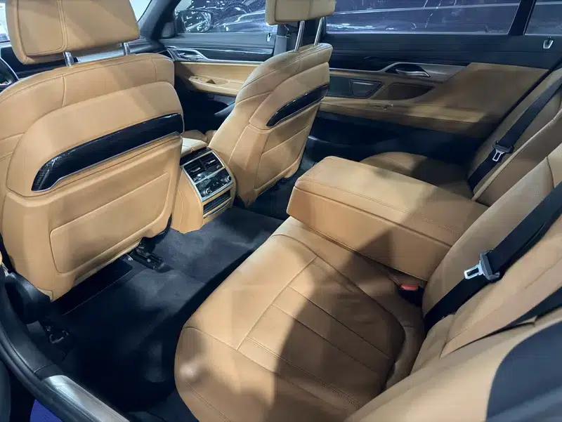 2018 BMW 7 Series 730Li Leading Edition M Sport Package — миниатюра 14