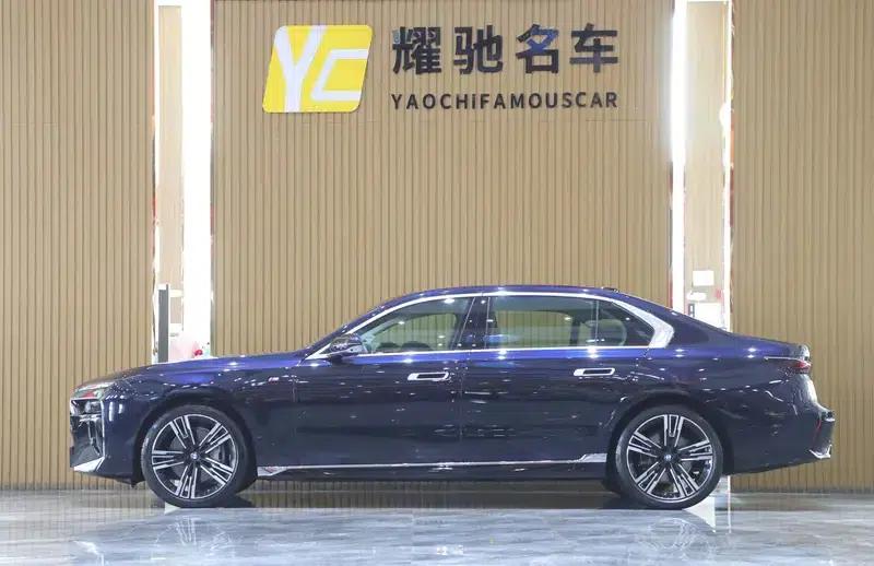 2023 BMW 7 Series 740Li Leading Edition M Sport Package — миниатюра 3