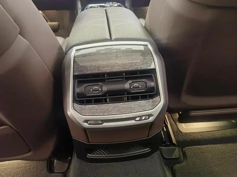 2023 BMW 7 Series 740Li Luxury M Sport Package — миниатюра 11