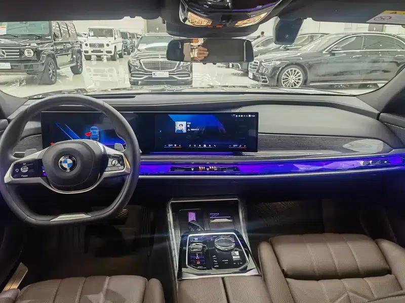 2023 BMW 7 Series 740Li Luxury M Sport Package — миниатюра 12