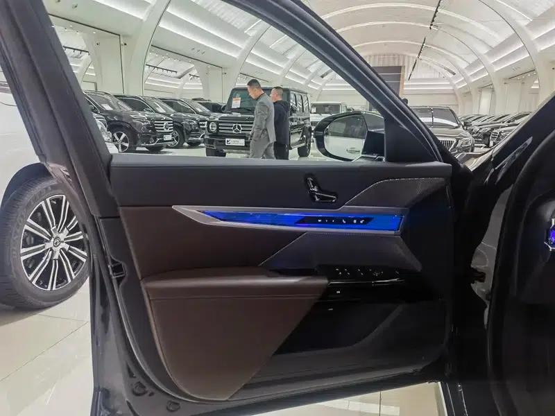 2023 BMW 7 Series 740Li Luxury M Sport Package — миниатюра 19