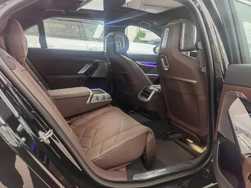 2023 BMW 7 Series 740Li Luxury M Sport Package — миниатюра 21