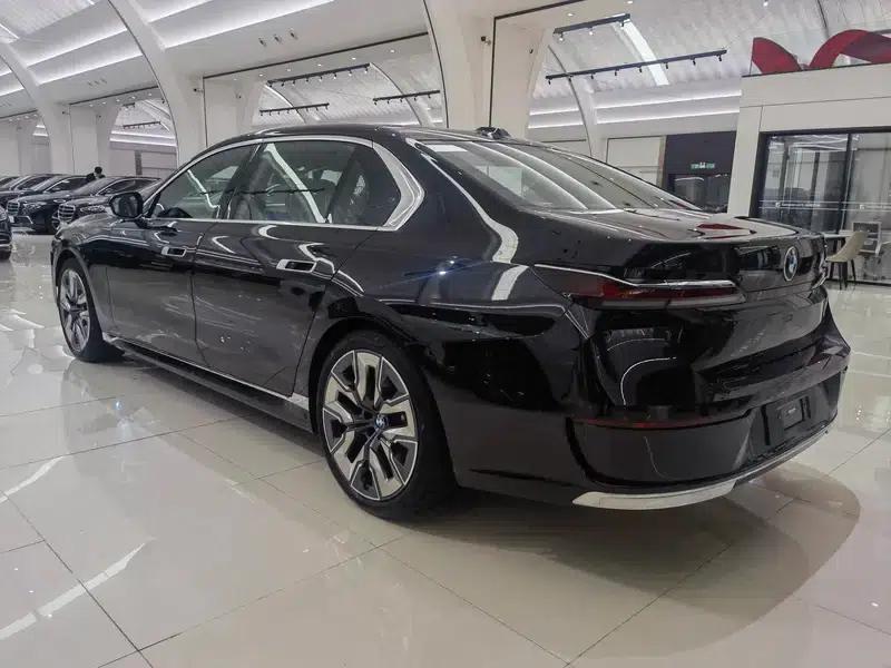 2023 BMW 7 Series 740Li Luxury M Sport Package — миниатюра 4