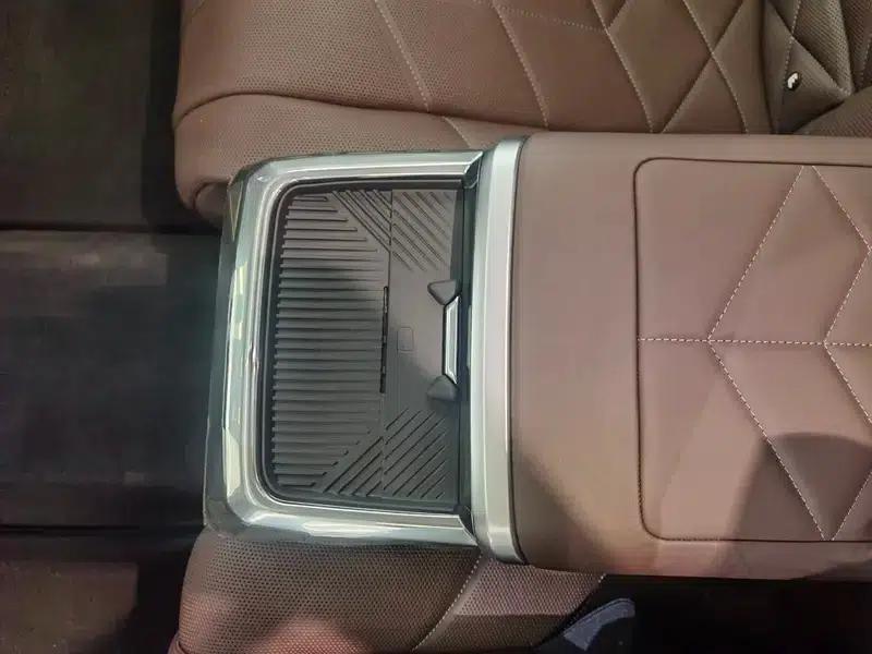 2023 BMW 7 Series 740Li Luxury M Sport Package — миниатюра 10