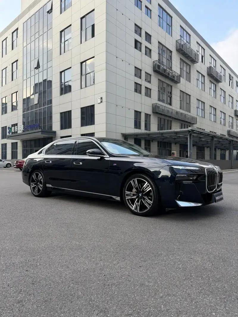 2023 BMW 7 Series 740Li Leading Edition M Sport Package — миниатюра 3