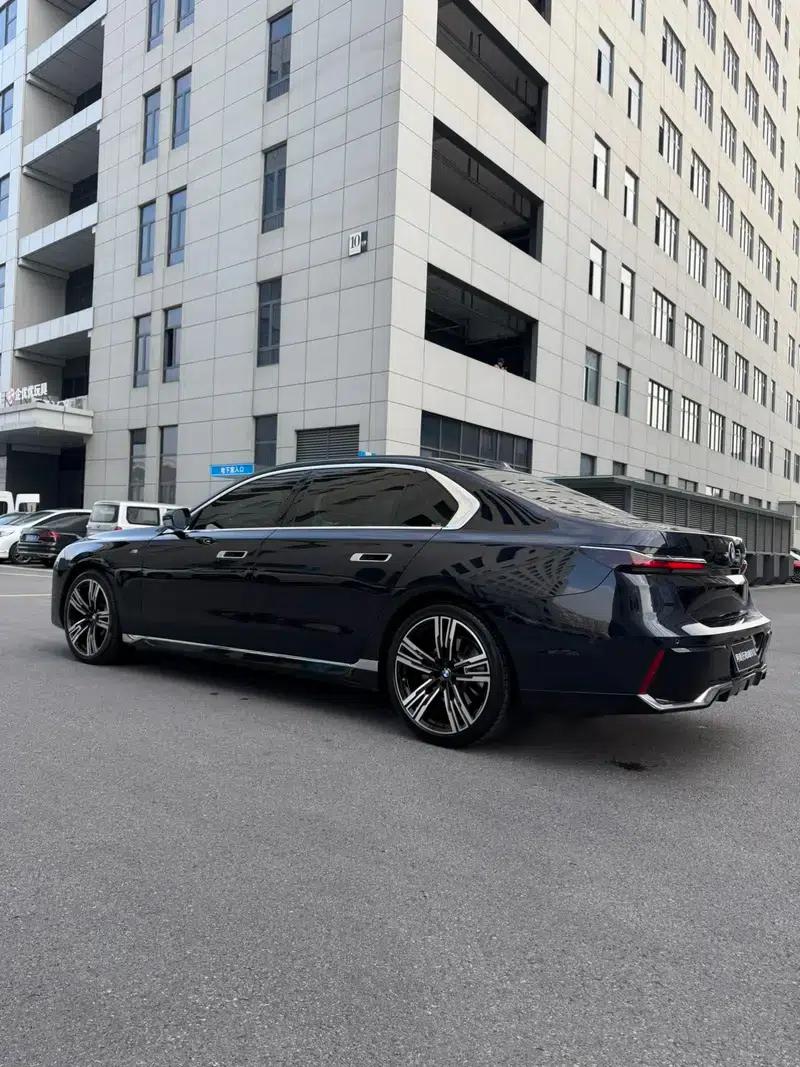 2023 BMW 7 Series 740Li Leading Edition M Sport Package — миниатюра 4