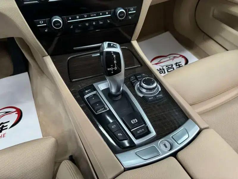 2011 BMW 7 Series 730Li Elegant Edition — миниатюра 15