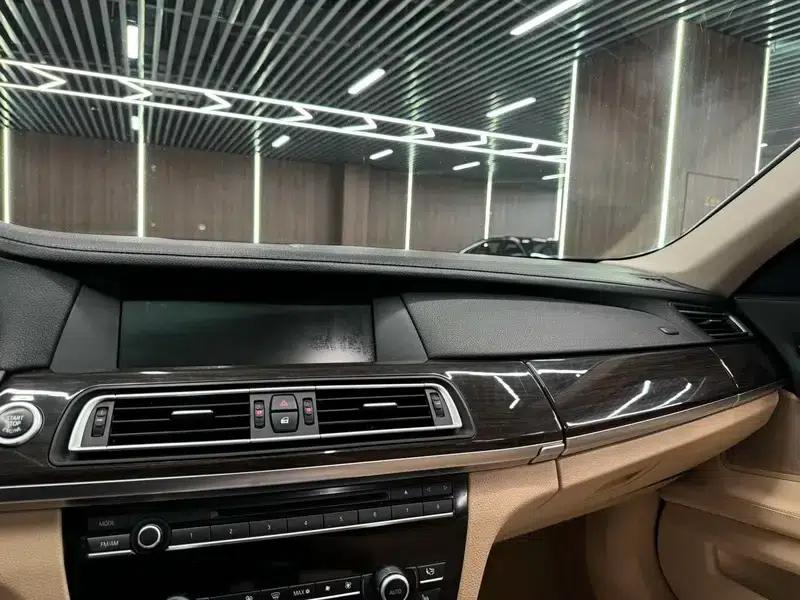 2011 BMW 7 Series 730Li Elegant Edition — миниатюра 9