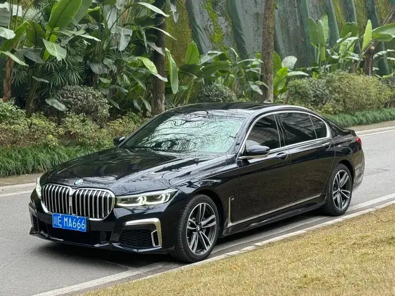 2021 BMW 7 Series 730Li M Sport Package — миниатюра 1