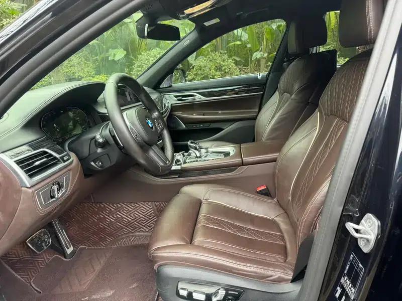 2021 BMW 7 Series 730Li M Sport Package — миниатюра 8