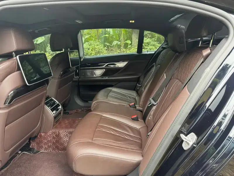 2021 BMW 7 Series 730Li M Sport Package — миниатюра 9