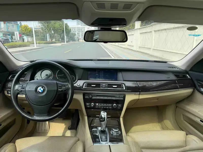 BMW 7 Series 2009 740Li Luxury — миниатюра 9
