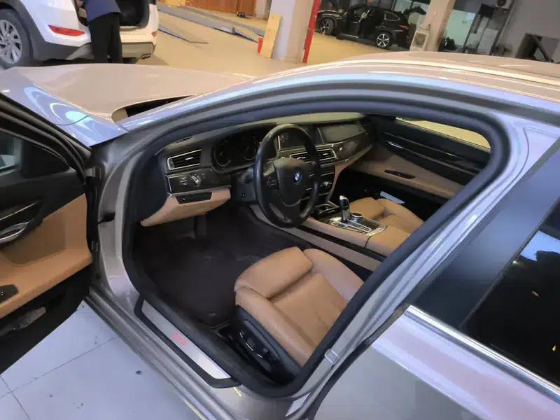 2013 BMW 7 Series 740Li Leading Edition — миниатюра 8