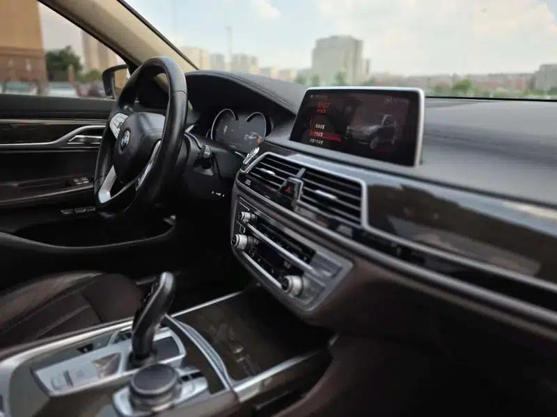 2016 BMW 7 Series 730Li Leading Edition — миниатюра 17