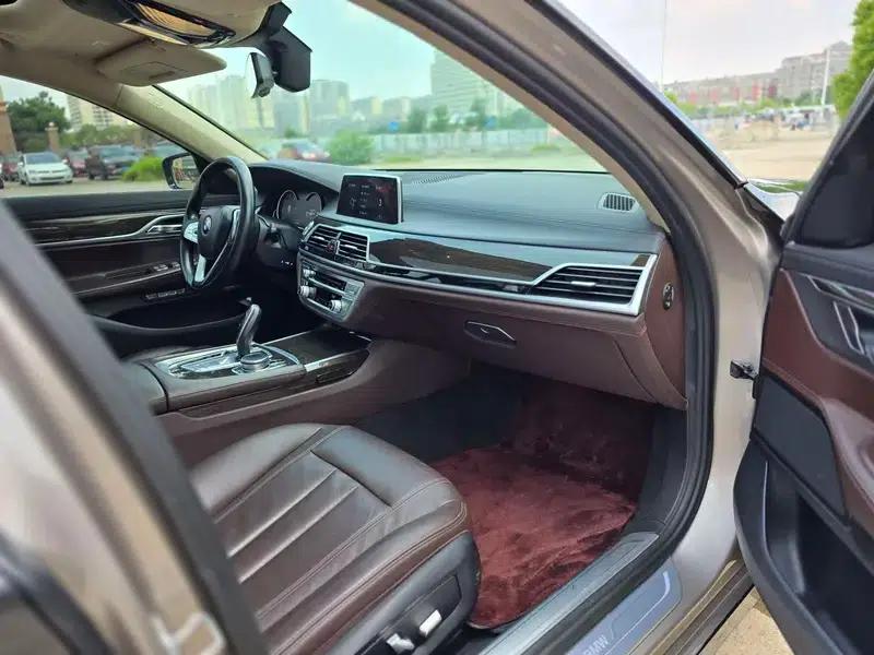 2016 BMW 7 Series 730Li Leading Edition — миниатюра 18