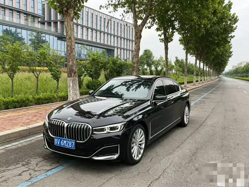 2019 BMW 7 Series 730Li Luxury Package — миниатюра 1